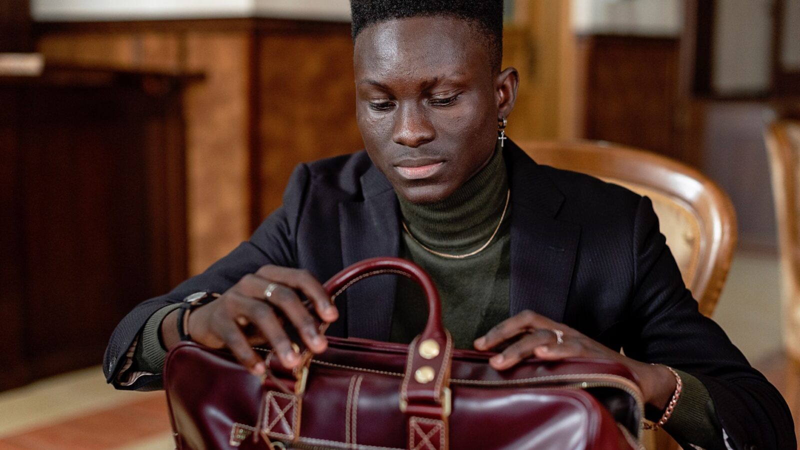 Maxwell-Scott Premium Leather Bags Crafted for the Discerning Traveler