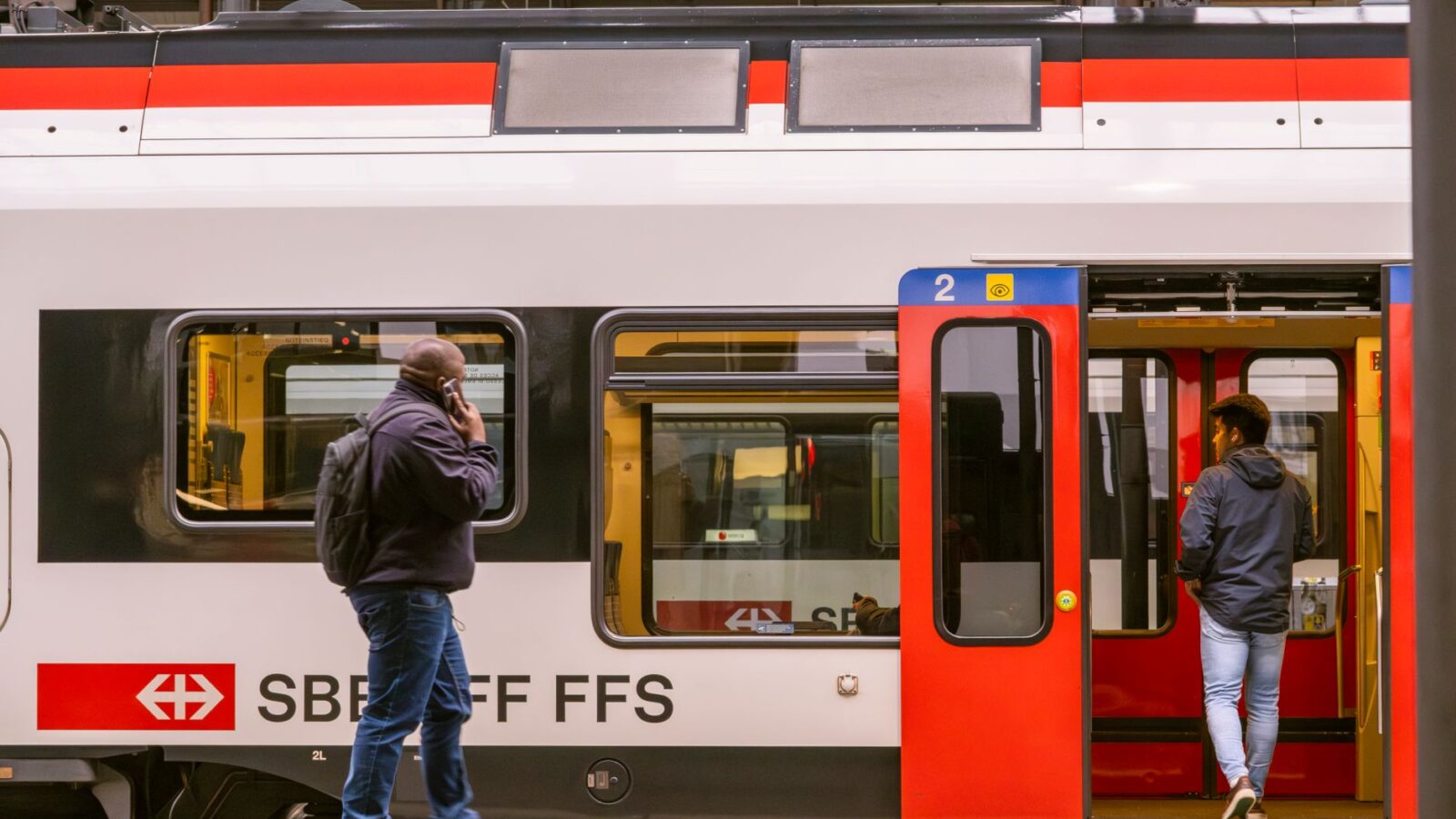 Mit der Schweizer Bahn durch die Alpen Das Bahnnetzwerk der modernen Mobilität